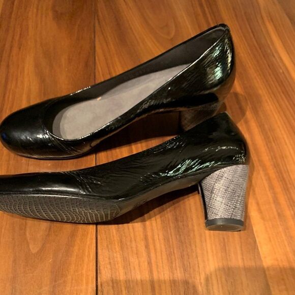 Stuart Weitzman black real patten leather pump, sz 8.5, EUC, heel detail - Picture 7 of 16